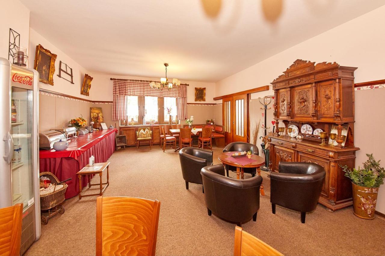 Hotel Zum Dicken Baum Mayen Buitenkant foto